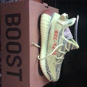 Semi frozen yellow Yeezy NEVER WORN!!!!
